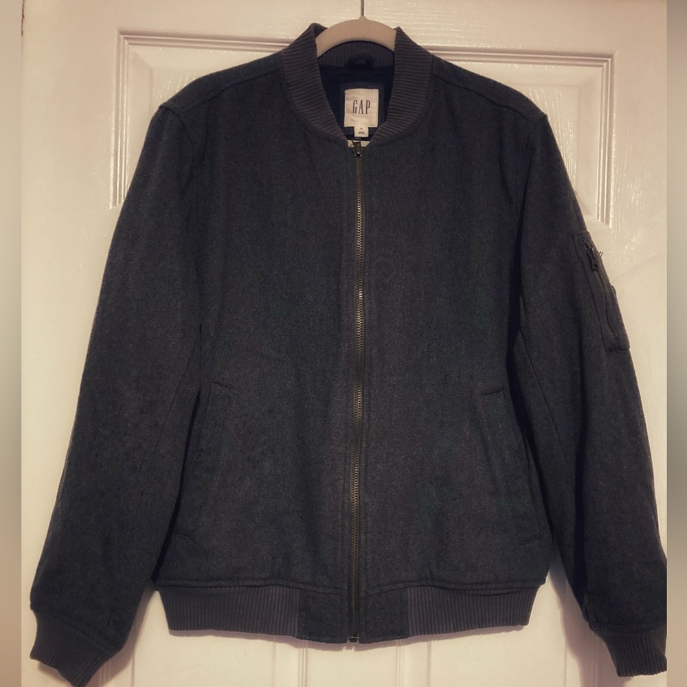 Gap Crewneck Jacket Grey Outside and Inside Pocket